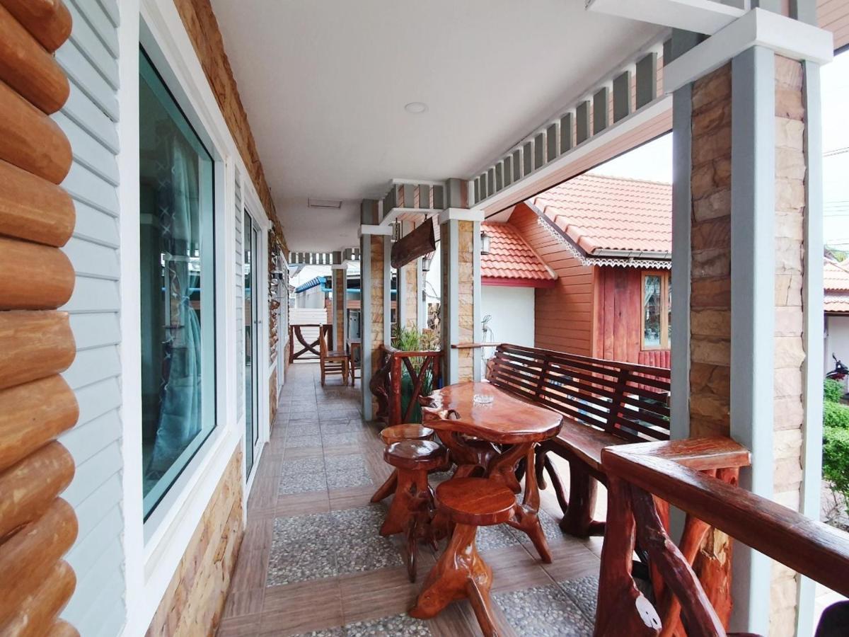Отель Baan Virog Koh Larn Экстерьер фото